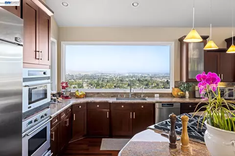 Kitchen - 8115 Brittany Dr, Dublin, CA 94568 photo 4 of 5