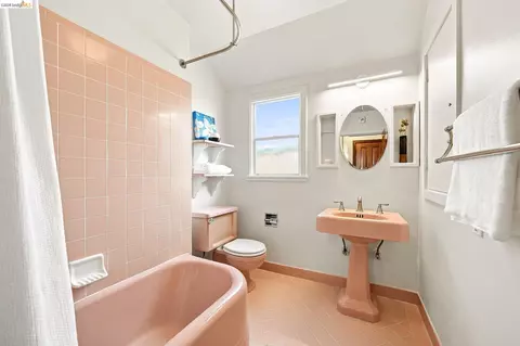 Bath - 201 Beverly Ave, San Leandro, CA 94577 photo 4 of 4
