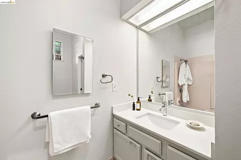 Bath - 201 Beverly Ave, San Leandro, CA 94577 photo 1 of 4