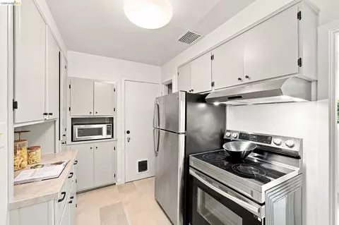 Kitchen - 201 Beverly Ave, San Leandro, CA 94577 photo 4 of 7