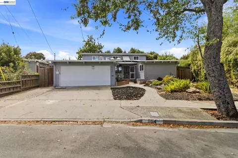 Exterior - 554 Beechmont Ln, Hayward, CA 94544 photo 6 of 14