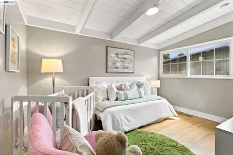 Bedroom - 554 Beechmont Ln, Hayward, CA 94544 photo 6 of 7