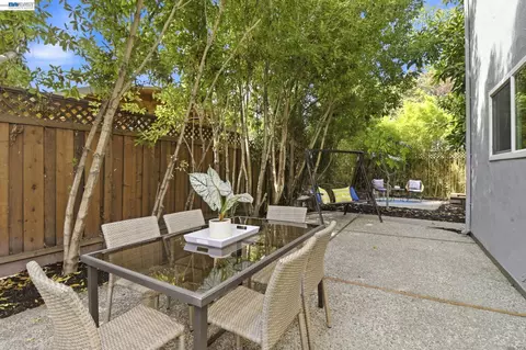 Exterior - 554 Beechmont Ln, Hayward, CA 94544 photo 10 of 14