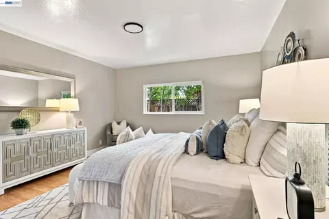 Bedroom - 554 Beechmont Ln, Hayward, CA 94544 photo 4 of 7