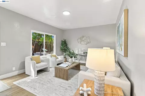 Living - 554 Beechmont Ln, Hayward, CA 94544 photo 1 of 3