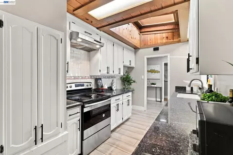 Kitchen - 554 Beechmont Ln, Hayward, CA 94544 photo 1 of 2