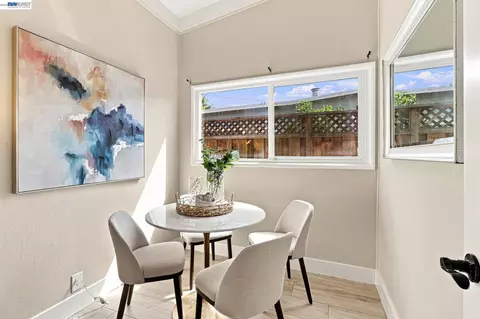 Dining - 554 Beechmont Ln, Hayward, CA 94544 photo 4 of 5