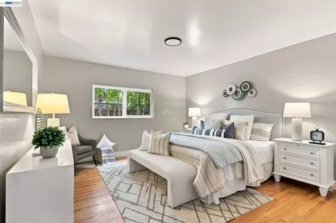 Bedroom - 554 Beechmont Ln, Hayward, CA 94544 photo 1 of 7