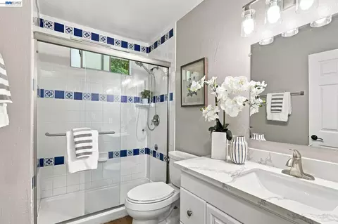 Bath - 554 Beechmont Ln, Hayward, CA 94544 photo 1 of 6