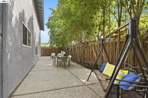 Exterior - 554 Beechmont Ln, Hayward, CA 94544 photo 9 of 14