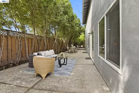 Exterior - 554 Beechmont Ln, Hayward, CA 94544 photo 11 of 14