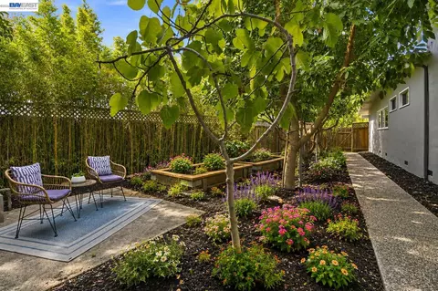 Exterior - 554 Beechmont Ln, Hayward, CA 94544 photo 14 of 14
