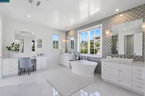Bath - 16 Rabble Rd, Orinda, CA 94563 photo 2 of 7