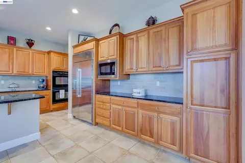 Kitchen - 4972 Grayhawk Ct, Dublin, CA 94568 photo 4 of 15
