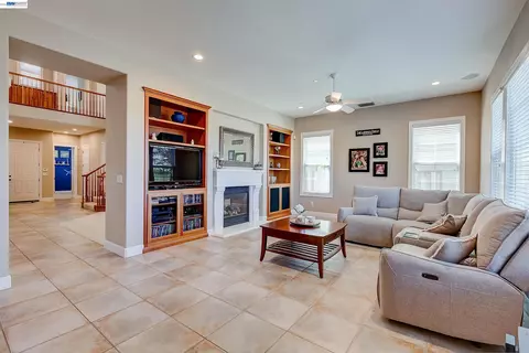 Living - 4972 Grayhawk Ct, Dublin, CA 94568 photo 9 of 12