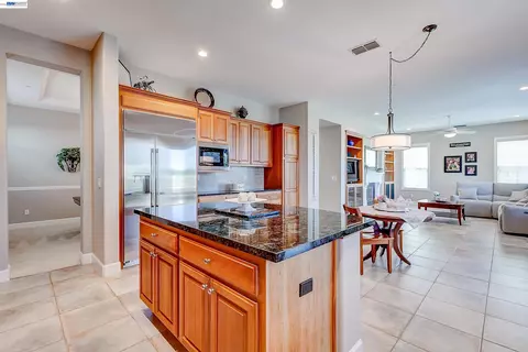 Kitchen - 4972 Grayhawk Ct, Dublin, CA 94568 photo 13 of 15