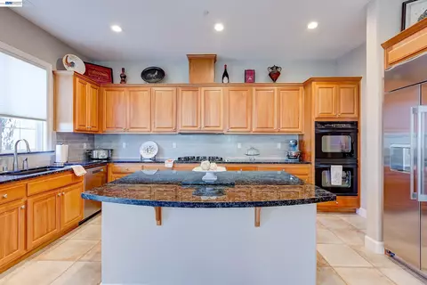 Kitchen - 4972 Grayhawk Ct, Dublin, CA 94568 photo 7 of 15