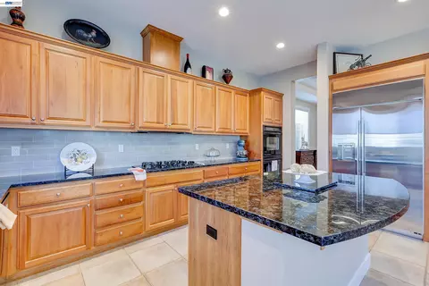 Kitchen - 4972 Grayhawk Ct, Dublin, CA 94568 photo 6 of 15