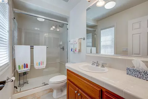 Bath - 4972 Grayhawk Ct, Dublin, CA 94568 photo 1 of 8