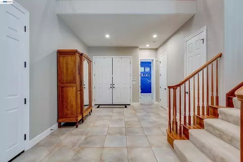 Entry Way - 4972 Grayhawk Ct, Dublin, CA 94568 photo 2 of 5
