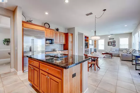 Kitchen - 4972 Grayhawk Ct, Dublin, CA 94568 photo 14 of 15