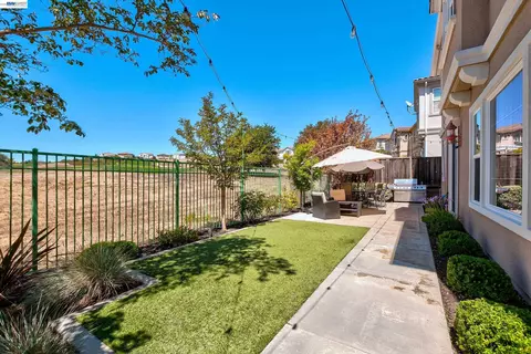 Exterior - 4972 Grayhawk Ct, Dublin, CA 94568 photo 7 of 12