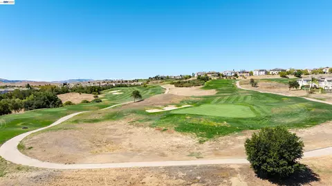 View/Area - 4972 Grayhawk Ct, Dublin, CA 94568 photo 5 of 11