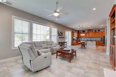Living - 4972 Grayhawk Ct, Dublin, CA 94568 photo 11 of 12