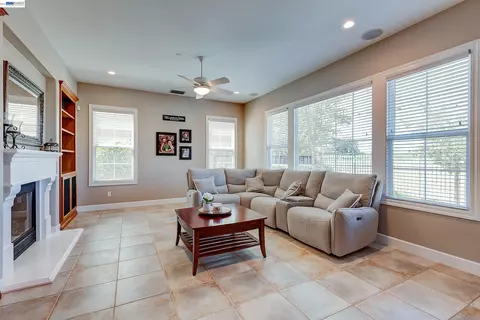 Living - 4972 Grayhawk Ct, Dublin, CA 94568 photo 7 of 12