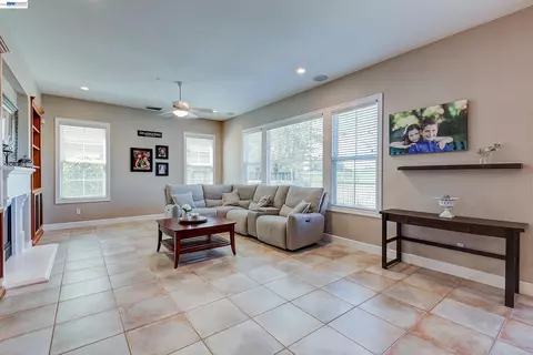 Living - 4972 Grayhawk Ct, Dublin, CA 94568 photo 6 of 12