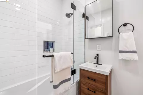 Bath - 2435 Valley St, Berkeley, CA 94702 photo 2 of 3
