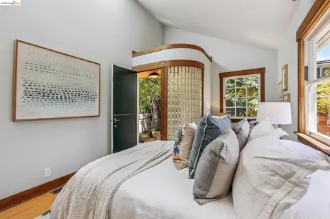 Bedroom - 2435 Valley St, Berkeley, CA 94702 photo 14 of 16