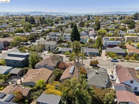 View/Area - 2435 Valley St, Berkeley, CA 94702 photo 5 of 9