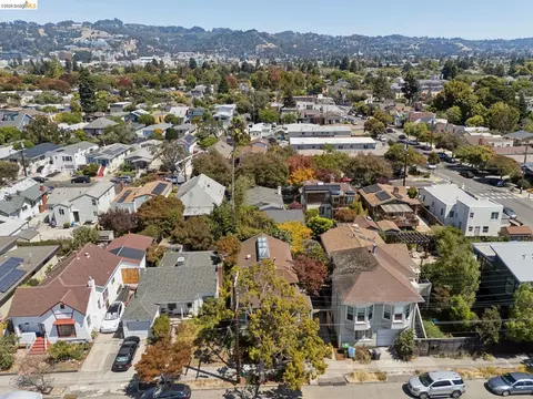 View/Area - 2435 Valley St, Berkeley, CA 94702 photo 8 of 9