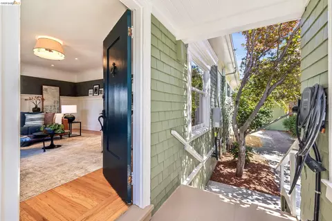 Entry Way - 2435 Valley St, Berkeley, CA 94702 photo 4 of 5