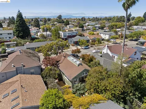 View/Area - 2435 Valley St, Berkeley, CA 94702 photo 4 of 9