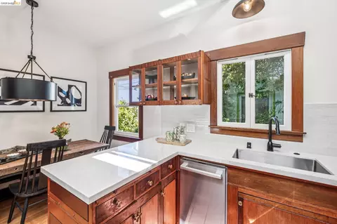 Kitchen - 2435 Valley St, Berkeley, CA 94702 photo 6 of 10