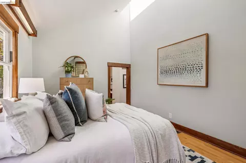 Bedroom - 2435 Valley St, Berkeley, CA 94702 photo 16 of 16