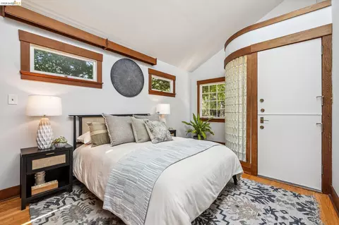 Bedroom - 2435 Valley St, Berkeley, CA 94702 photo 1 of 16