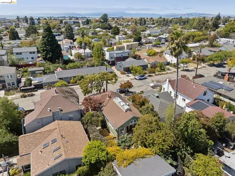 View/Area - 2435 Valley St, Berkeley, CA 94702 photo 2 of 9
