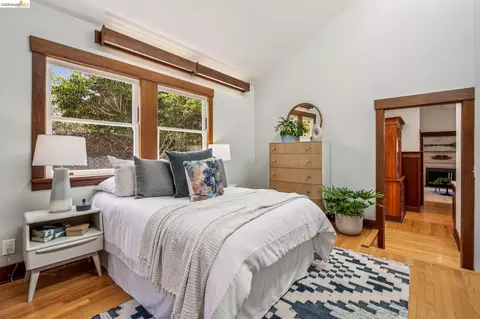 Bedroom - 2435 Valley St, Berkeley, CA 94702 photo 15 of 16
