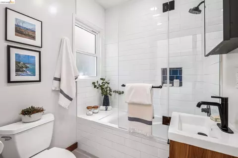 Bath - 2435 Valley St, Berkeley, CA 94702 photo 1 of 3