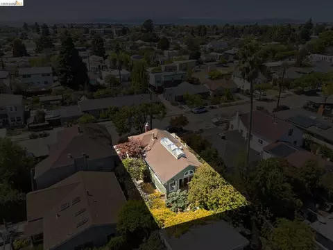 View/Area - 2435 Valley St, Berkeley, CA 94702 photo 1 of 9