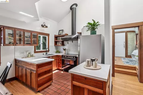 Kitchen - 2435 Valley St, Berkeley, CA 94702 photo 4 of 10