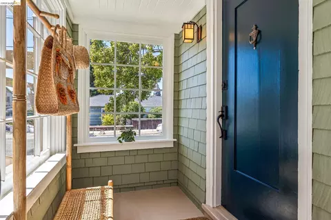Entry Way - 2435 Valley St, Berkeley, CA 94702 photo 1 of 5