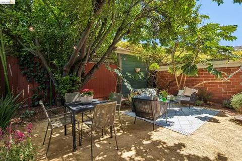 Exterior - 2435 Valley St, Berkeley, CA 94702 photo 18 of 20