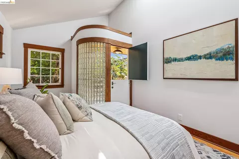 Bedroom - 2435 Valley St, Berkeley, CA 94702 photo 5 of 16