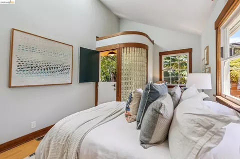 Bedroom - 2435 Valley St, Berkeley, CA 94702 photo 13 of 16