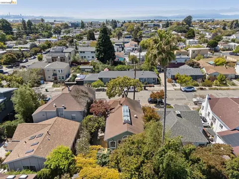 View/Area - 2435 Valley St, Berkeley, CA 94702 photo 3 of 9