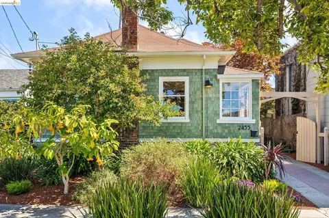 Exterior - 2435 Valley St, Berkeley, CA 94702 photo 5 of 20